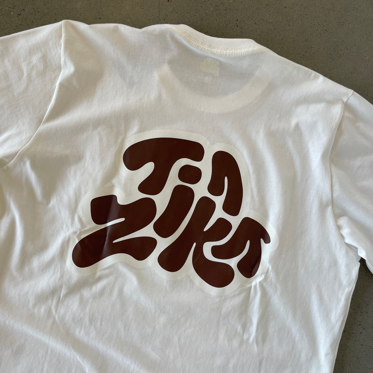 Camiseta Tia Zika Infantil Off-White/Marrom