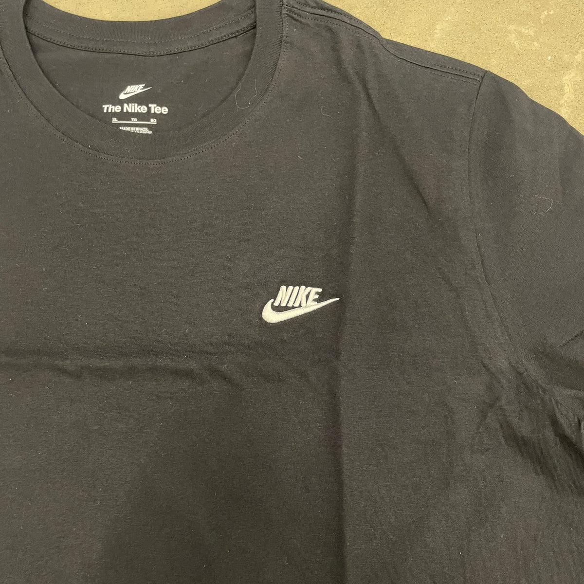 Camiseta Nike Tee Logo Bordado Preto