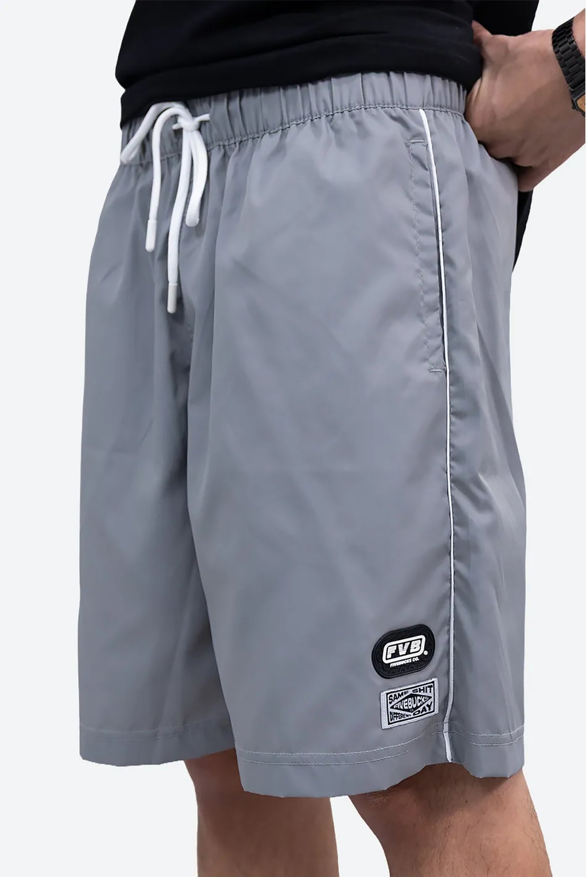 SHORTS MAXIMUM SNUG SHARK TAMANHO M Fivebucks