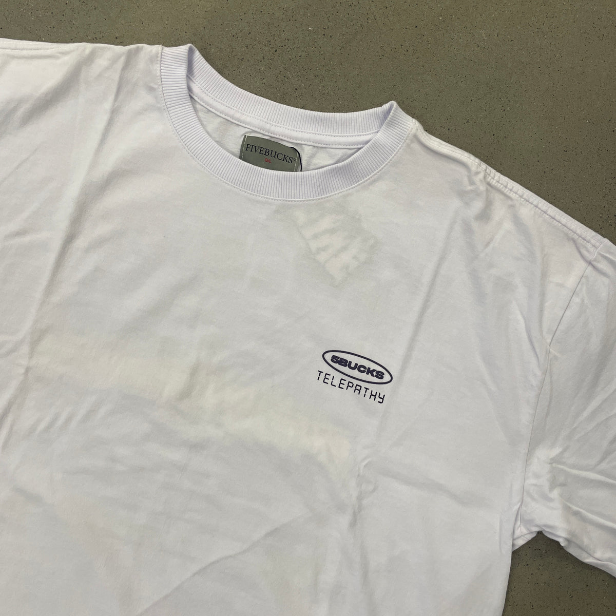 Camiseta Fivebucks Telepathy Branco