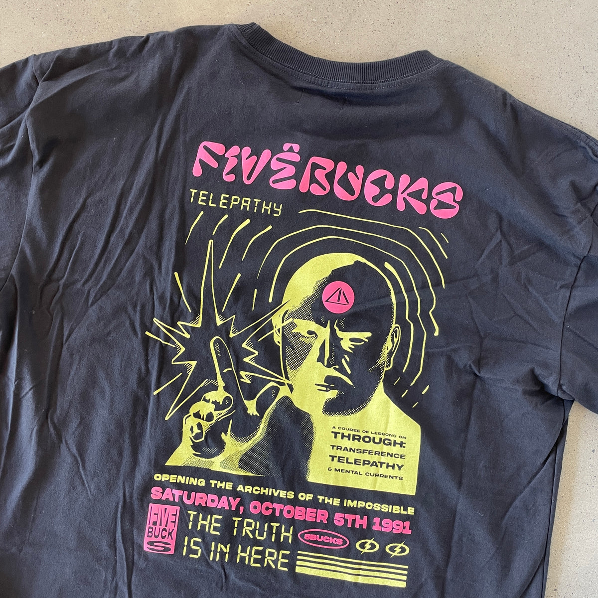 Camiseta Fivebucks Telepathy Preto