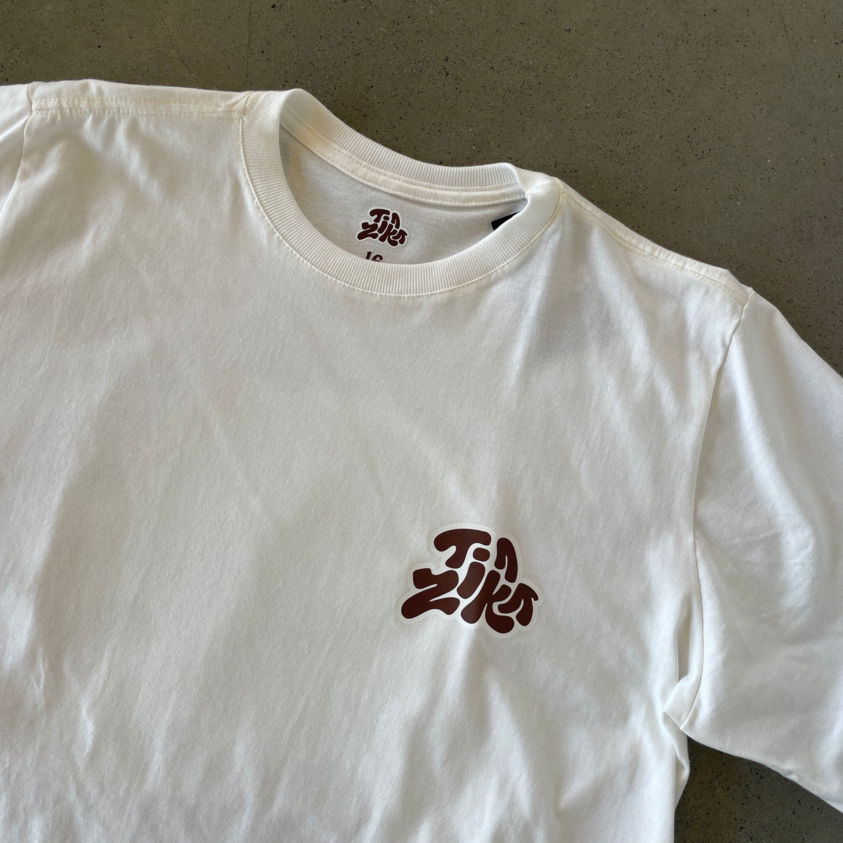 CAMISETA OFF-WHITE/MARROM Tia Zika