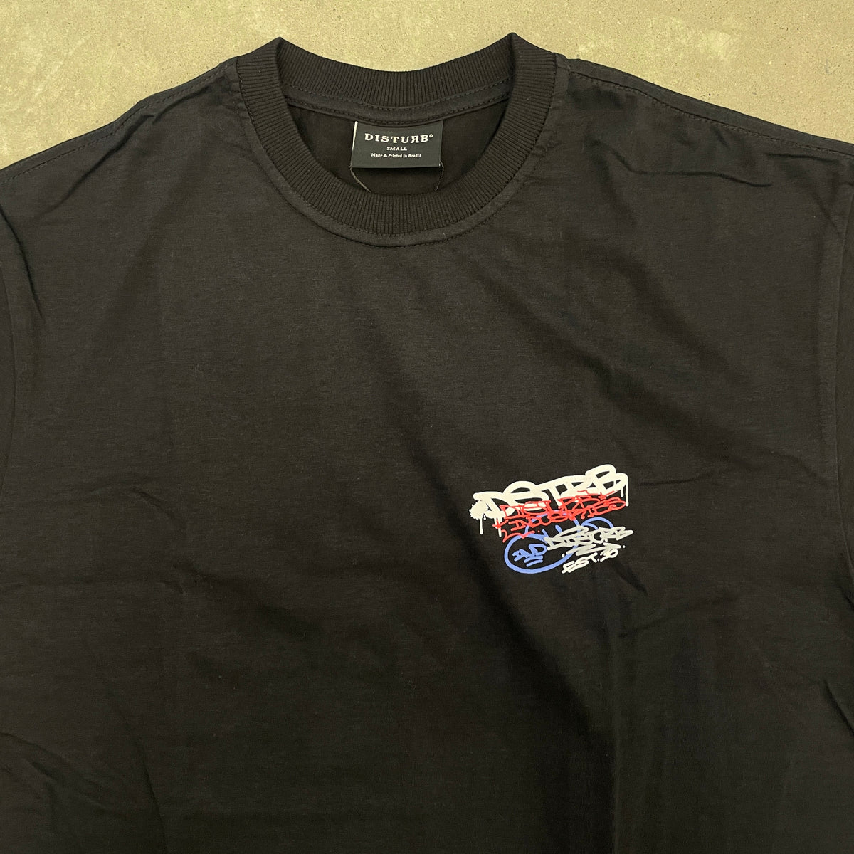 Camiseta Disturb Essential Markers Preto