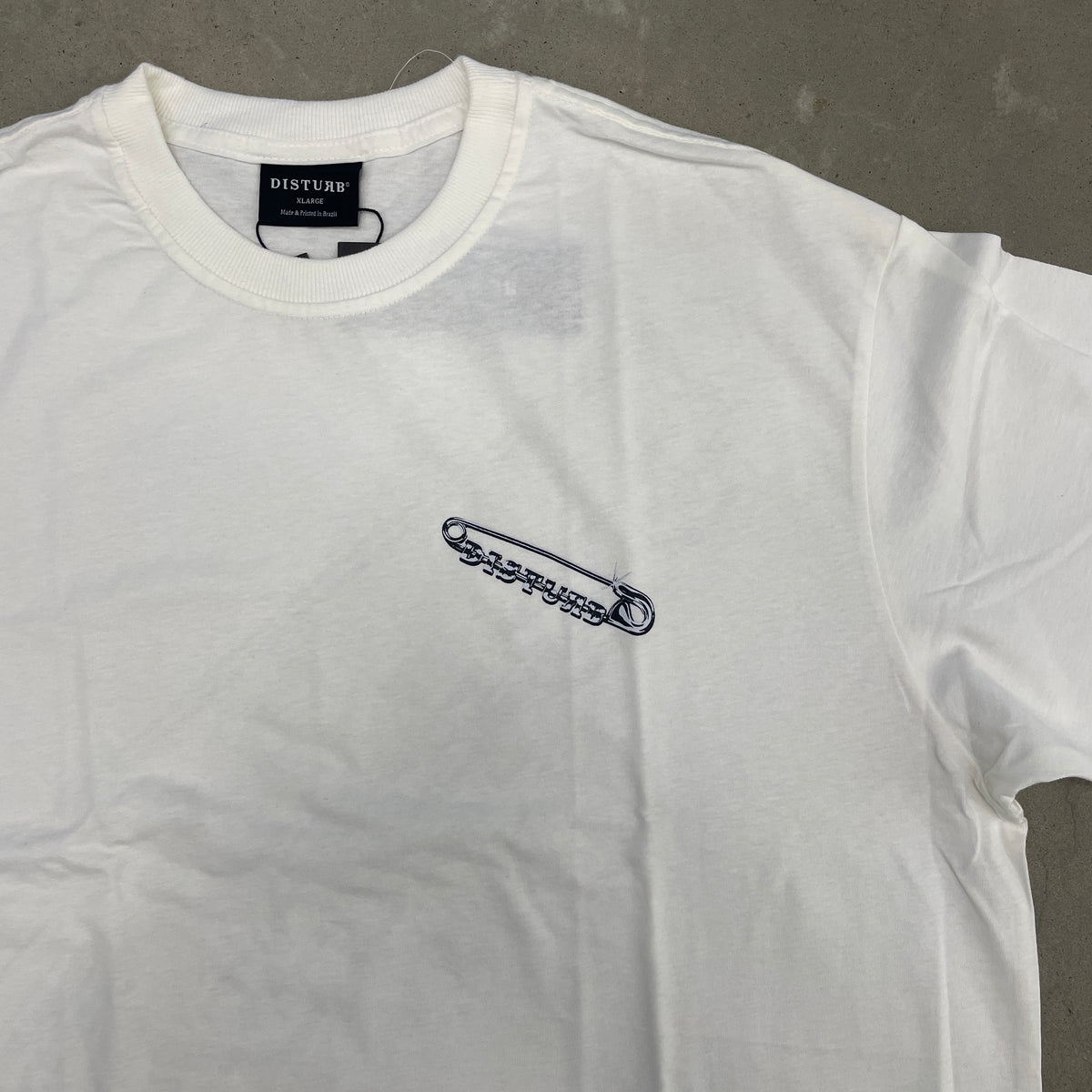 Camiseta Disturb Safety Pin Off-White