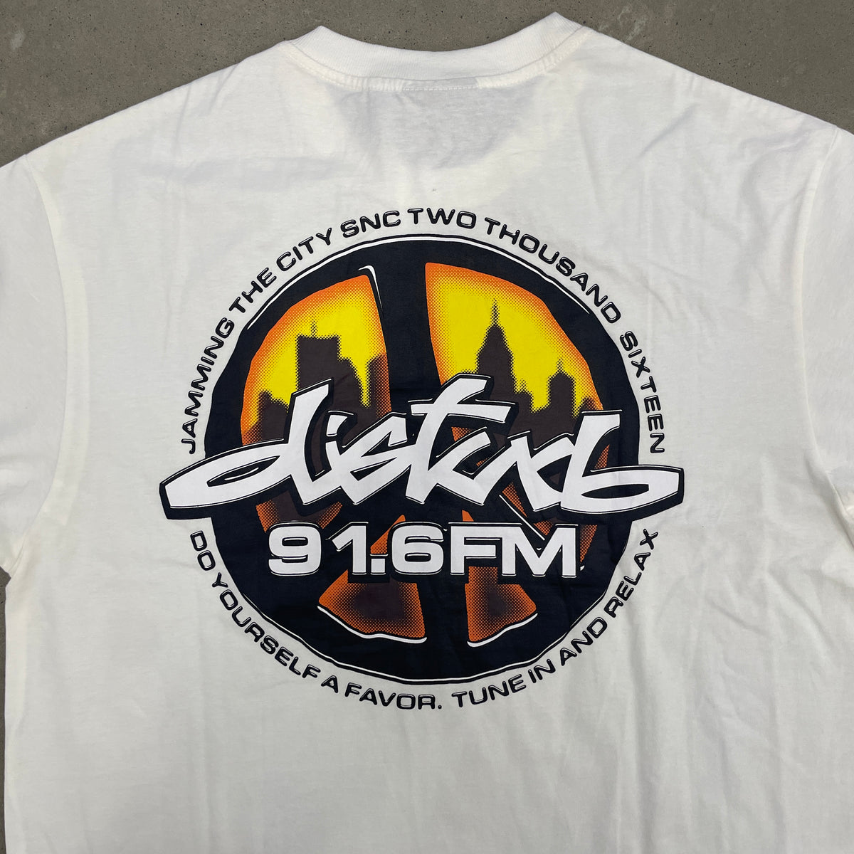 Camiseta Disturb Tune In Off White