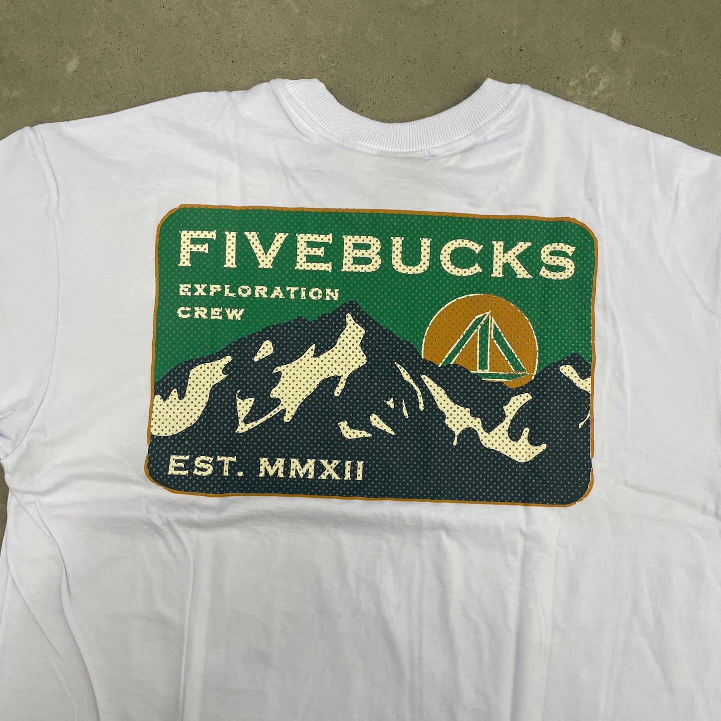 Camiseta Fivebucks Exploration Crew Branco