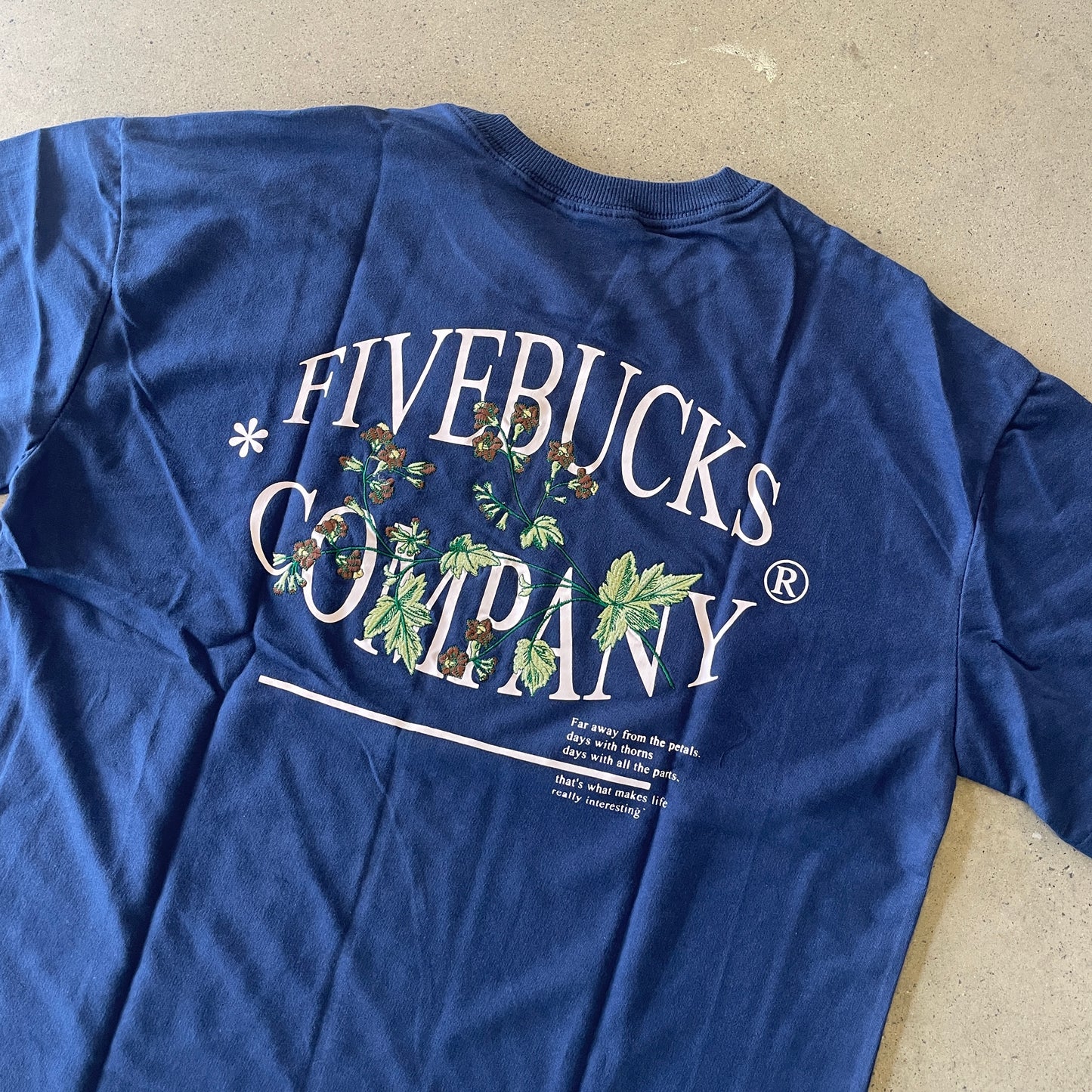 Camiseta Fivebucks Rose Heavy Azul Marinho