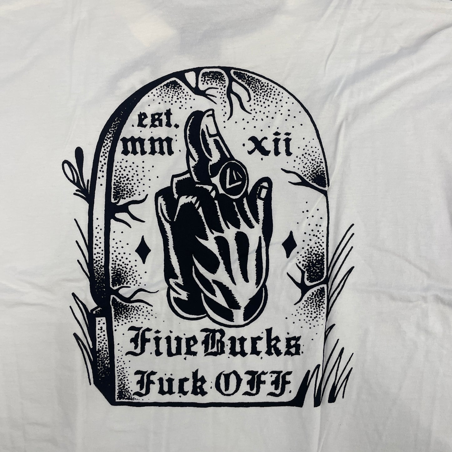 Camiseta Fivebucks Oversized Tomb Stone Off White