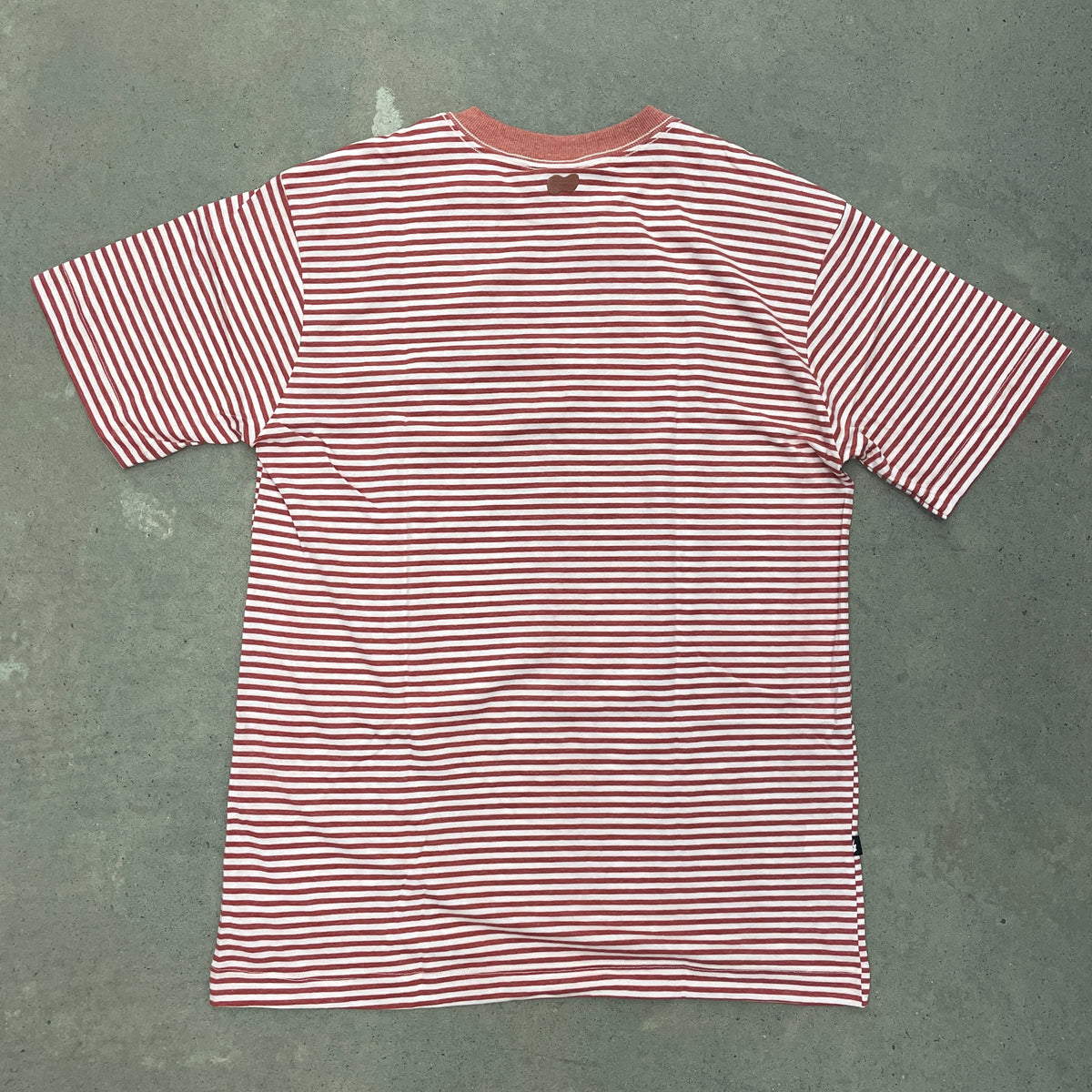 Camiseta Down Cursivat Vermelho/Branco