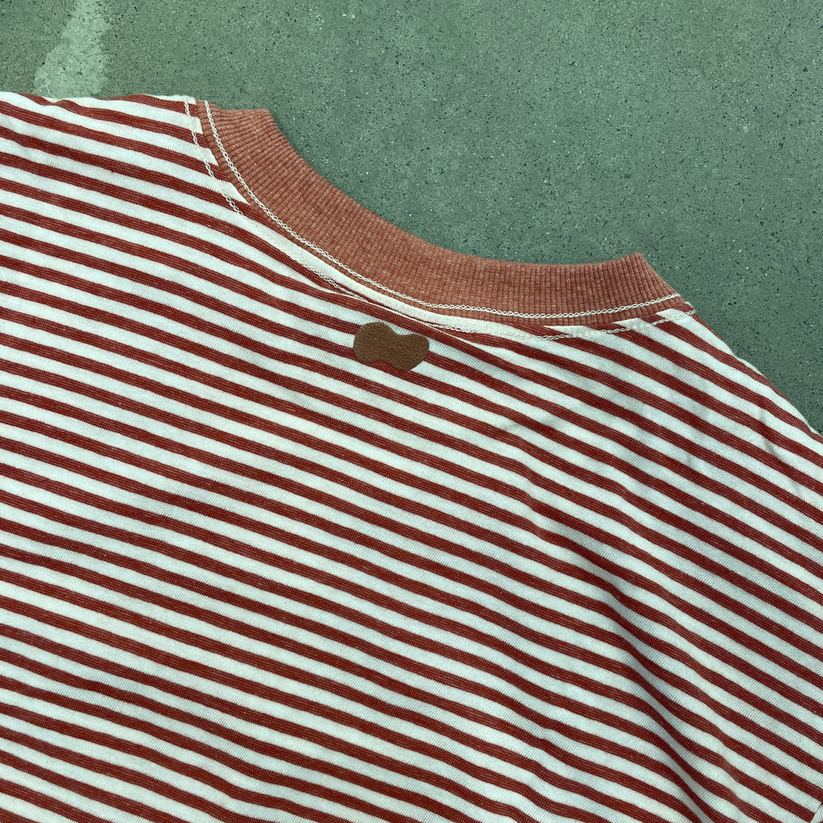 Camiseta Down Cursivat Vermelho/Branco