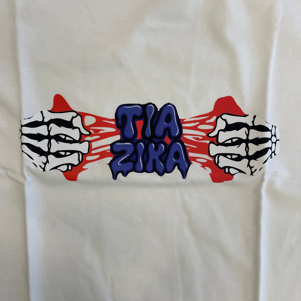 Camiseta Tia Zika Infantil Skull Hands Branco/Roxo